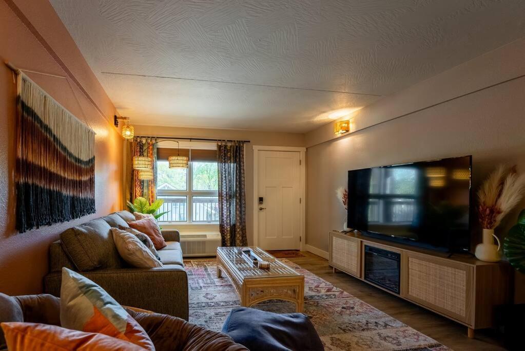 Pet Friendly Boho Condo With Pool--Fitness Center--Next To The Branson Landing--Close To Convention Center And Kanakuk Ngoại thất bức ảnh