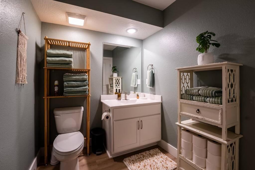 Pet Friendly Boho Condo With Pool--Fitness Center--Next To The Branson Landing--Close To Convention Center And Kanakuk Ngoại thất bức ảnh