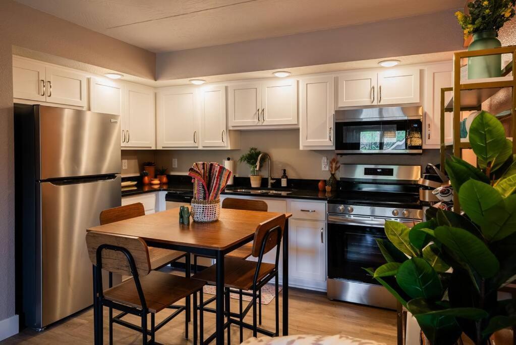 Pet Friendly Boho Condo With Pool--Fitness Center--Next To The Branson Landing--Close To Convention Center And Kanakuk Ngoại thất bức ảnh