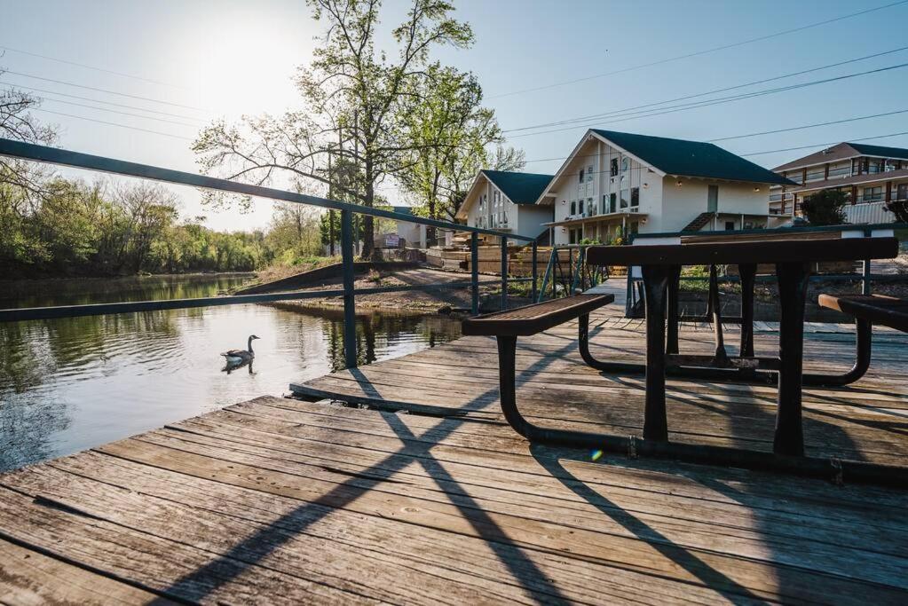 Pet Friendly Boho Condo With Pool--Fitness Center--Next To The Branson Landing--Close To Convention Center And Kanakuk Ngoại thất bức ảnh